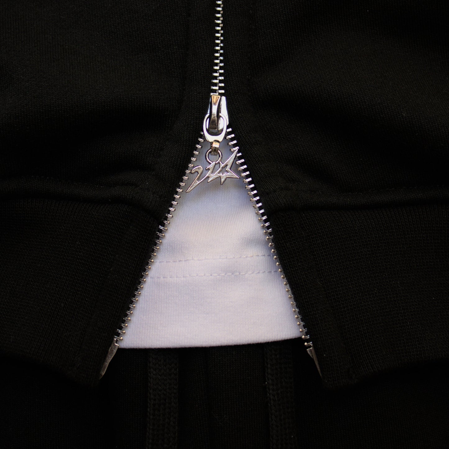 BLACK SWEAT ZIP